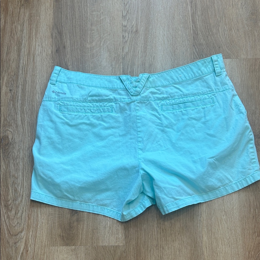 Columbia Women’s Light Aqua Blue/Green Cotton Shorts - Picture 4 of 7